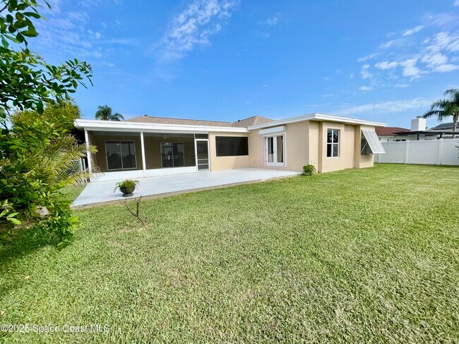 Building Photo - 48 Country Club Rd