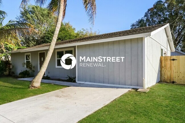 Foto del edificio - 3 Bedroom Pet-Friendly Home in PORT ST LUCIE, FL with Main Street Renewal