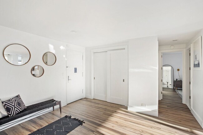 Foto del edificio - 330 W 58th St