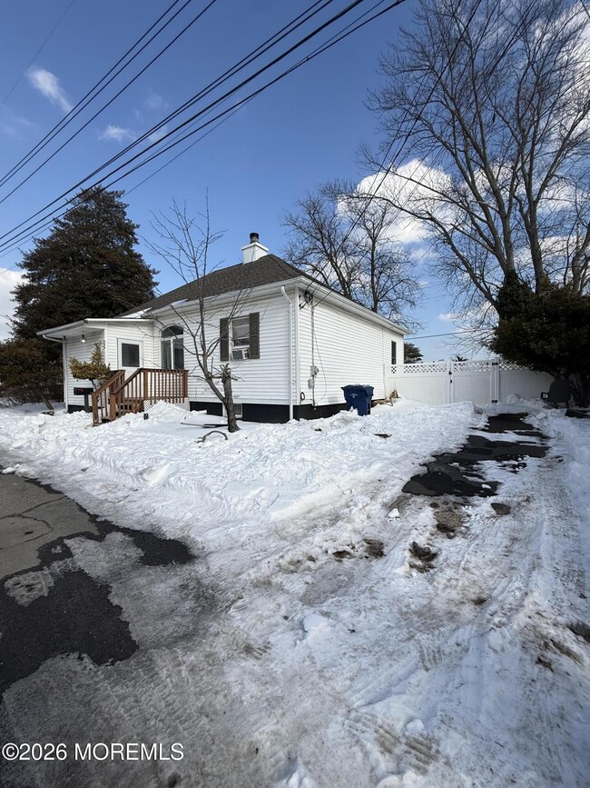 Foto del edificio - 339 Elberon Blvd