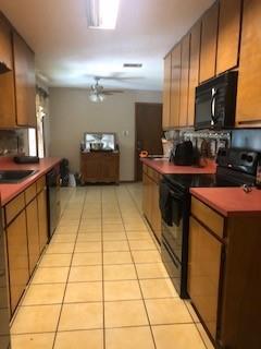 Foto del edificio - 6021 Sprucewood Dr