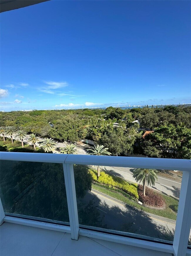 Foto del edificio - 4250 Biscayne Blvd