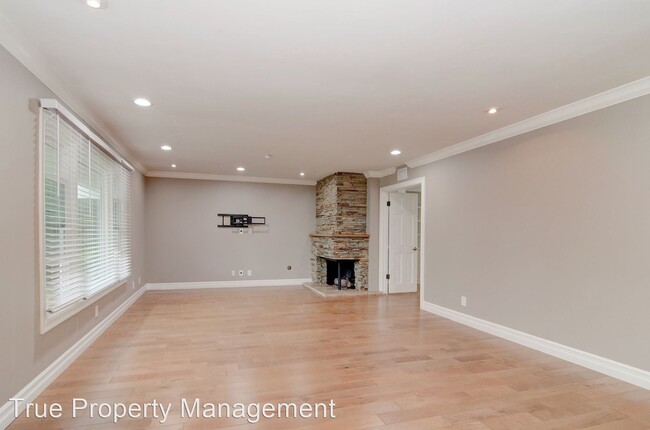 Building Photo - 5 br, 3 bath House - 2832 Stromboli Road