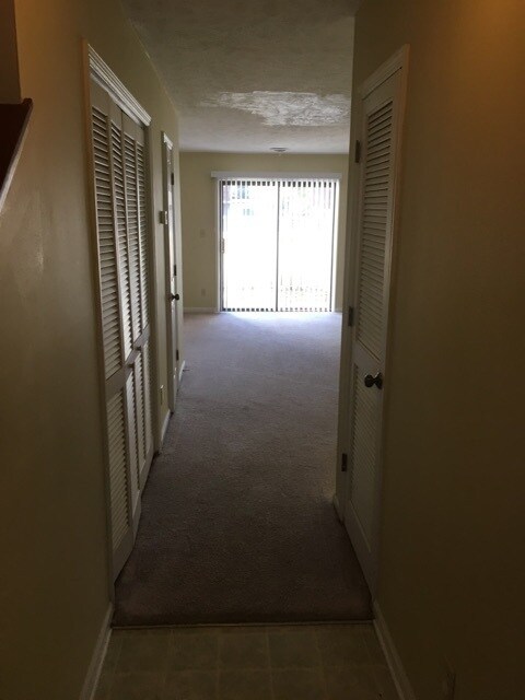 Building Photo - 2bedroom 1.5bath Townhouse Carolina Road $...