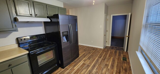 Foto del edificio - 3BR, 1BTH with full unfinished basement! N...