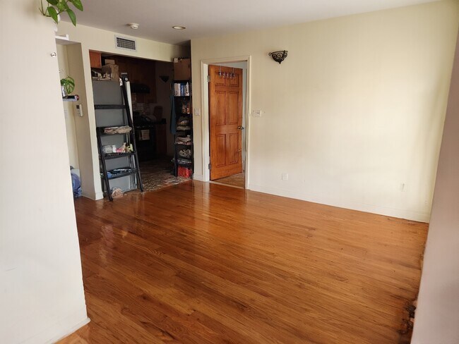 Foto del edificio - 8510 Elmhurst Ave