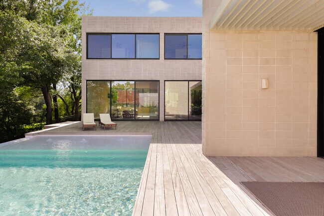 Foto del edificio - 5205 Scenic View Dr