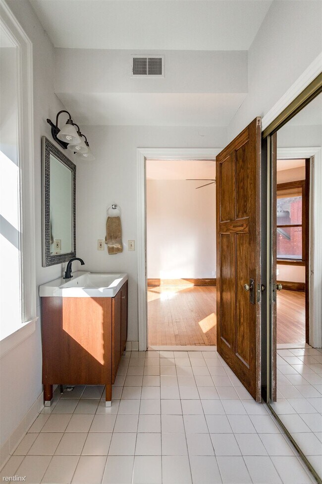 Foto del edificio - 2 br, 2 bath Condo - 659 W Canfield St