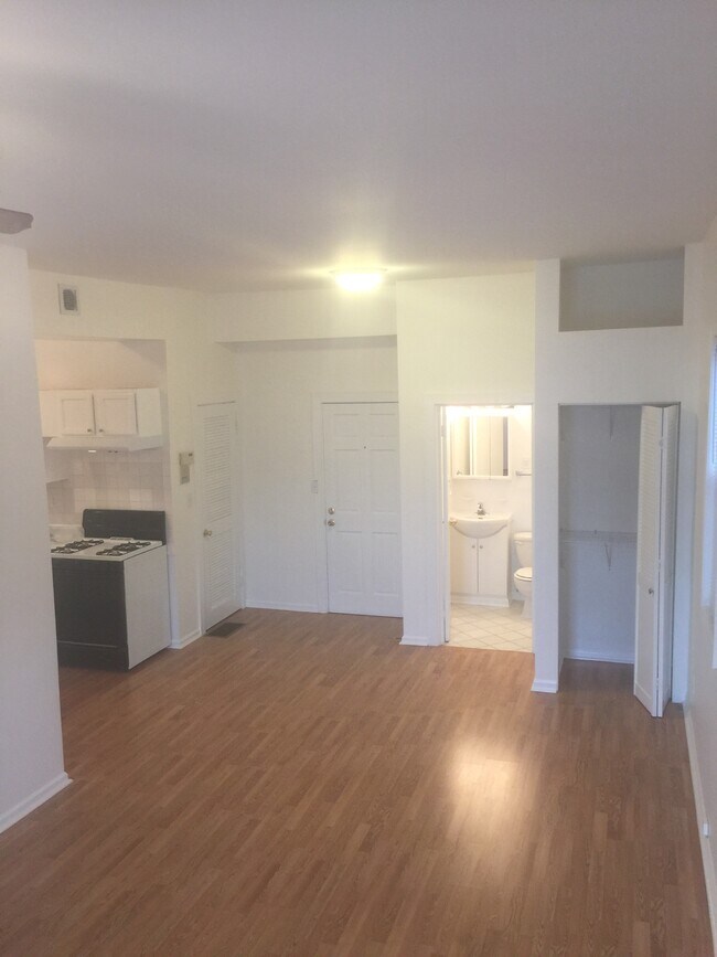 Unidad #2FR - 2328 W Belmont Ave