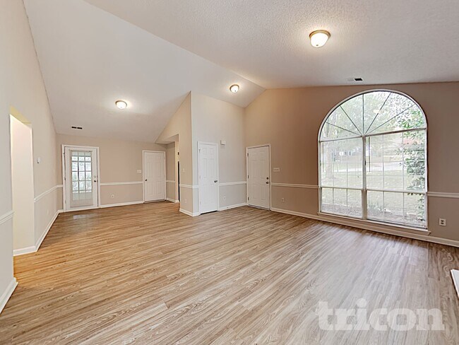 Foto del edificio - 5513 Southminster Ln