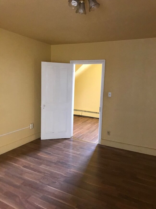 Building Photo - 606 3rd Ave