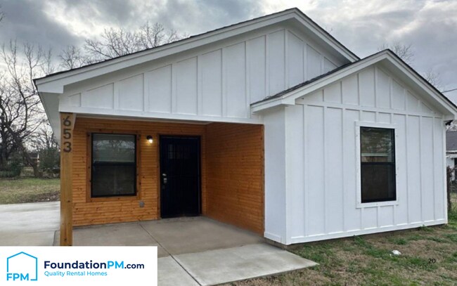 Building Photo - 653 Gilleas Rd