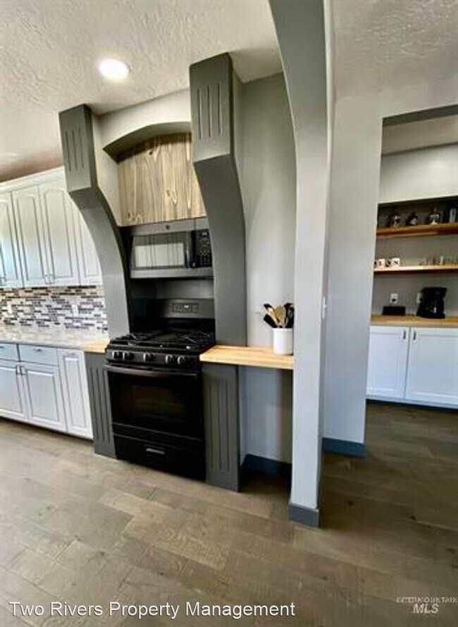 Foto del edificio - 3 br, 2 bath House - 1325 W 7th St