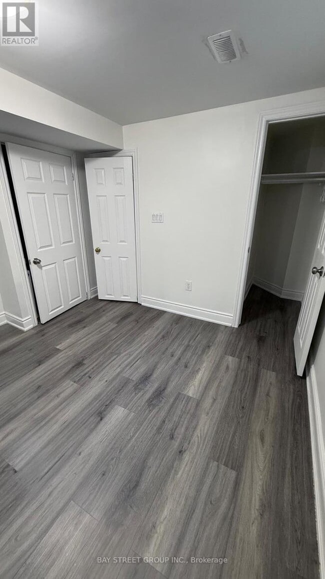 Building Photo - 50 Thorntree Crescent