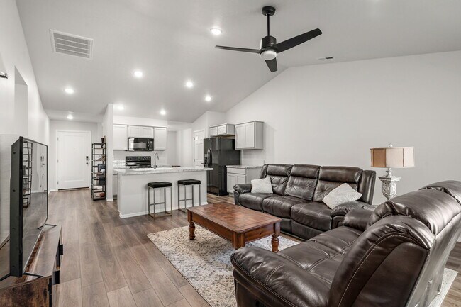 Foto del edificio - 3950 E Syracuse St