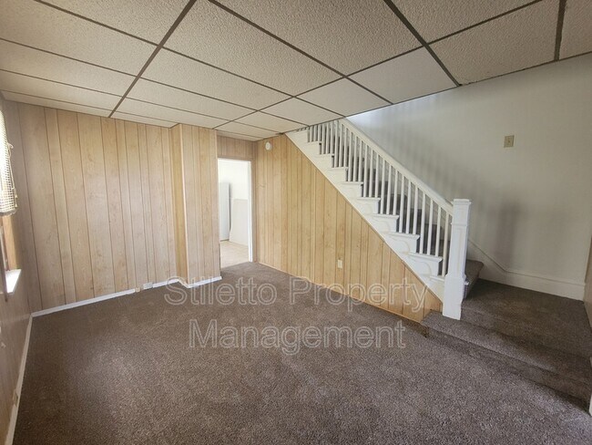 Building Photo - 1002 Kosciuszko St