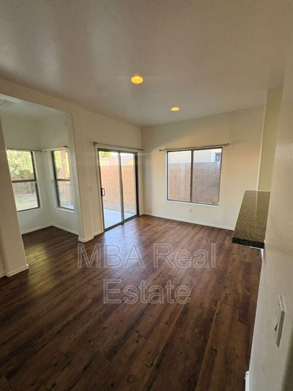 Foto del edificio - 9007 W Hess St
