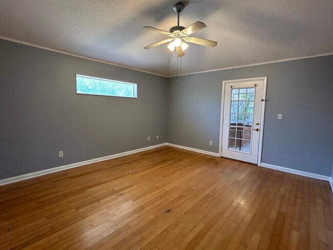 Building Photo - 4013 W Mango Ave