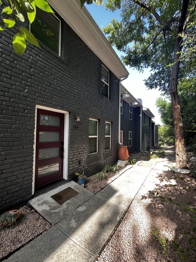Building Photo - 6211 Manor Rd