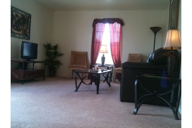  - 2200 Pasadena Ave