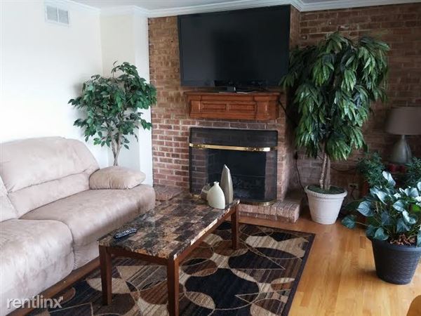 Primary Photo - 5542 E Lake Dr