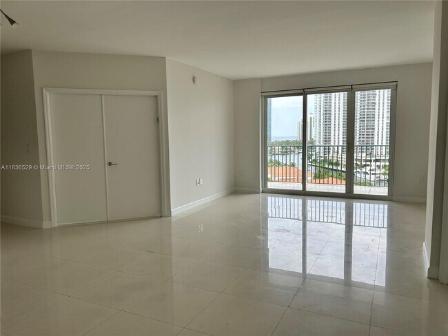 Foto del edificio - 19900 E Country Club Dr