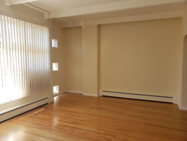 Foto del edificio - 3821 N Harlem Ave