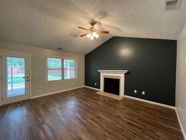 Foto del edificio - COMING SOON! Lovely Single Family Home! At...