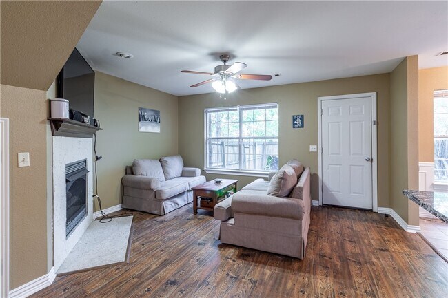 Foto del edificio - 869 W Peachtree Dr