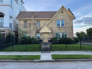 Building Photo - 302 W Saulnier St