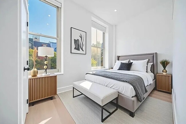 Building Photo - 19 St Marks Pl