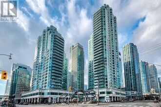 Building Photo - 10 Queens Quay W
