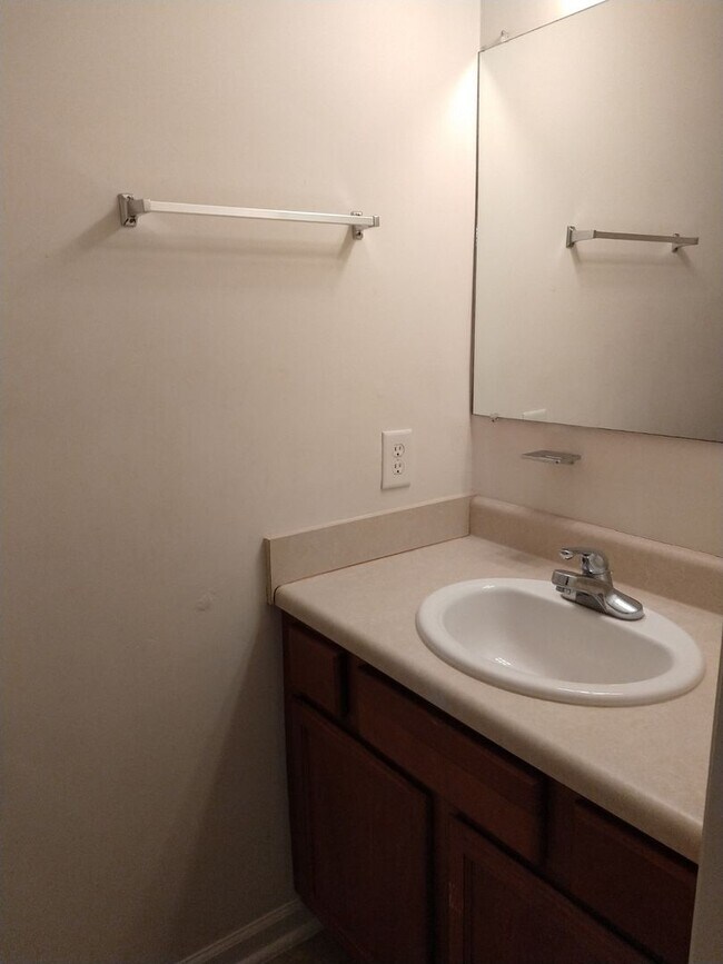 Building Photo - 109 E Coopers Ct