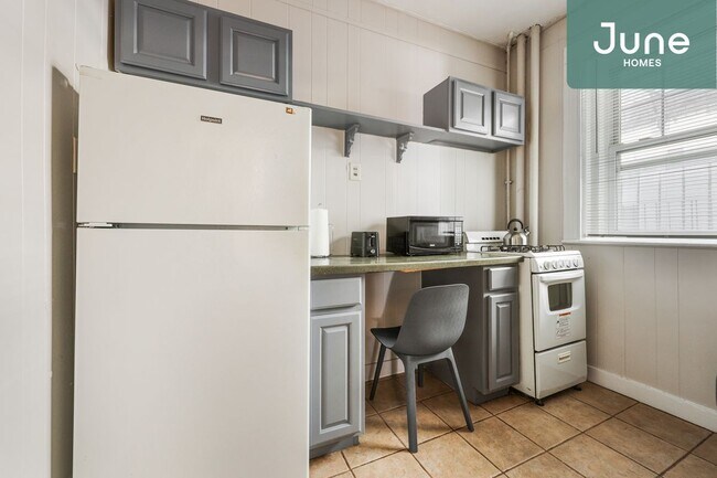 Building Photo - Full room in 3-bed/1.0-bath Home