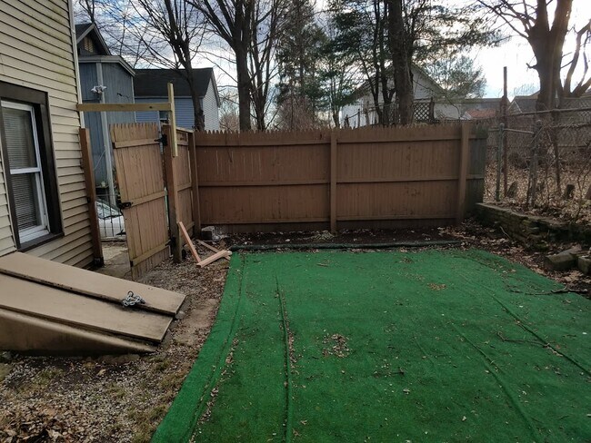 Private Backyard in summer with private basement - 54 Lake Street