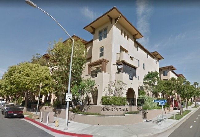 Building Photo - Wonderful Townhome In The Heart Of Mission...