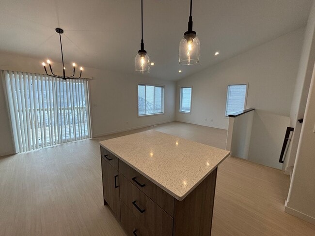 Building Photo - 3 Bed 3 Bath Townhome