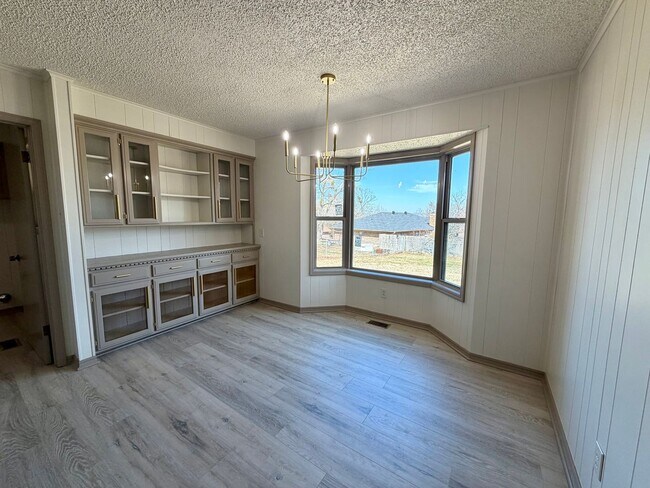 Foto del edificio - Beautifully Remodeled 3 Bedroom 2 Bathroom Home Available for Rent