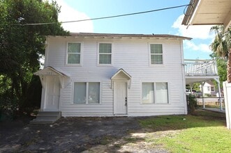 Building Photo - 105 W Jane St