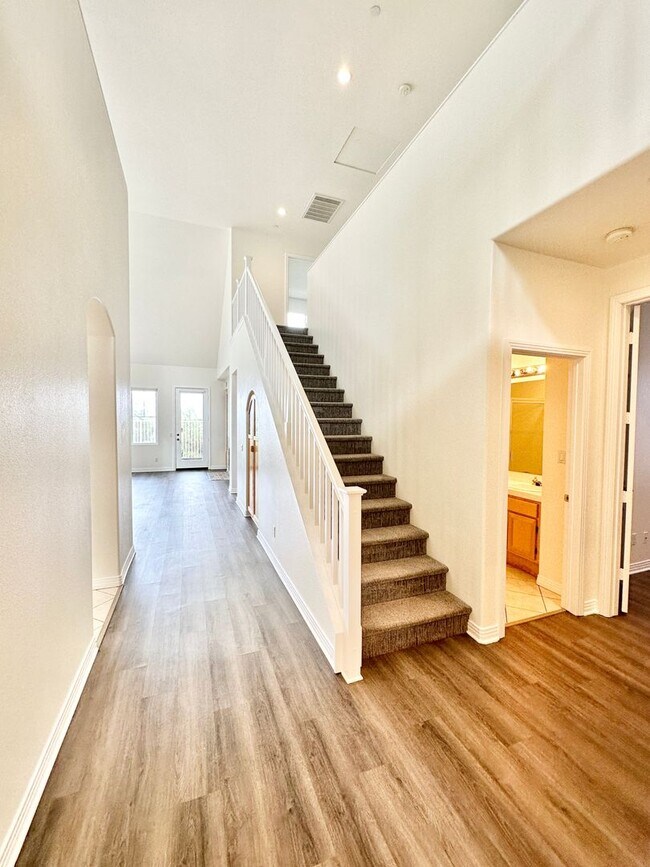 Building Photo - Beautiful Home in the Wonderful, Private, ...