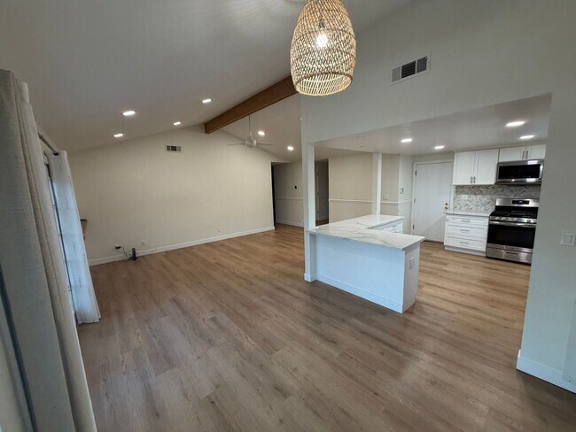 Building Photo - Updated and Modern 3BD/2BA Single Family Home Near Andrew Christensen Middle School in Livermore!