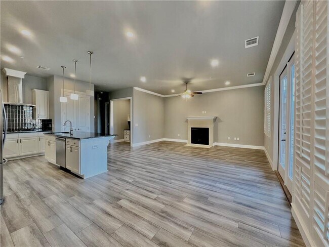 Building Photo - 2601 N Quinlan Park Rd