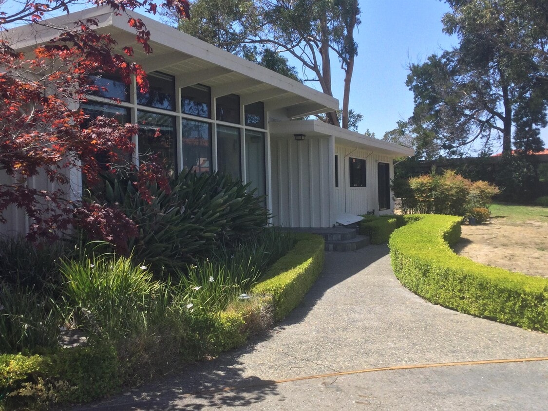 Primary Photo - 55 Del Monte Dr