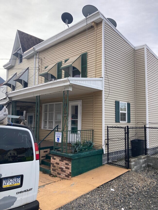 206 S Mill St, Saint Clair, PA 17970 Townhome Rentals in Saint Clair PA