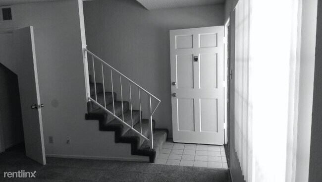 Building Photo - 2 br, 1.5 bath Townhome - 9308 Ramona St.