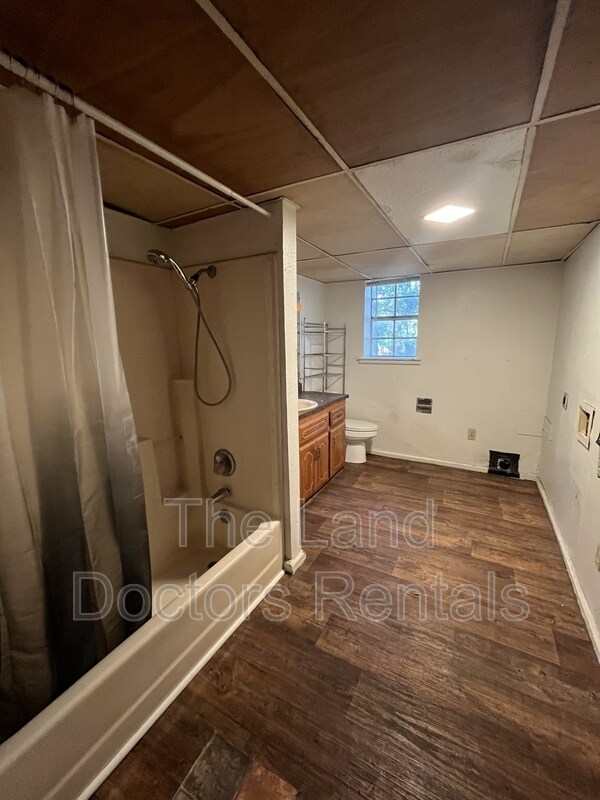 Foto del edificio - 215 1/2 W 15th St