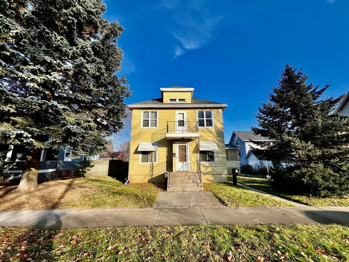 912 Alabama Ave Unit 912A, Sheboygan, WI 53081 Apartments in