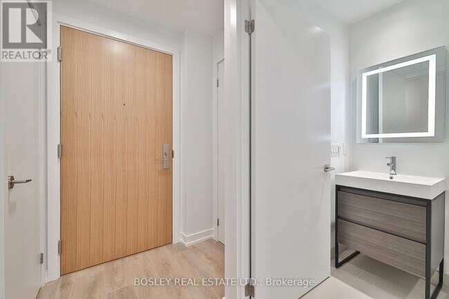 Photo du bâtiment - 150 Logan Ave