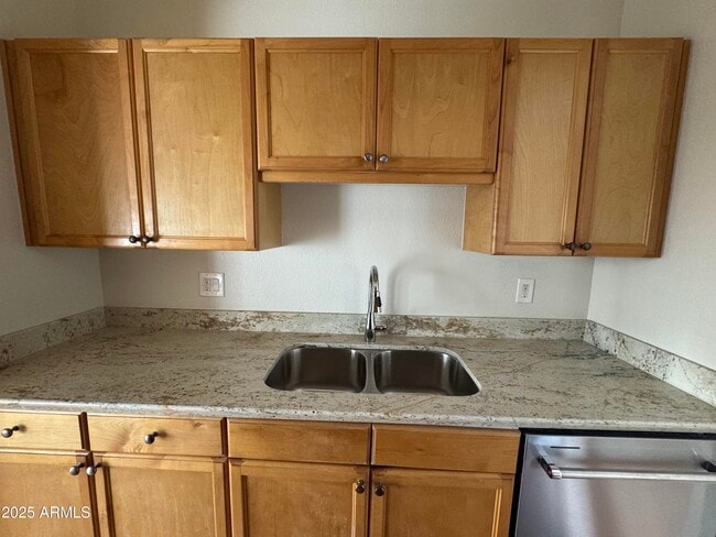 Foto del edificio - 7550 N 12th St