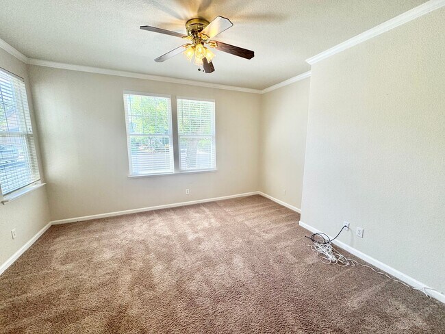 Foto del edificio - Beautiful 5 bed 3 bath Home in Wildhorse